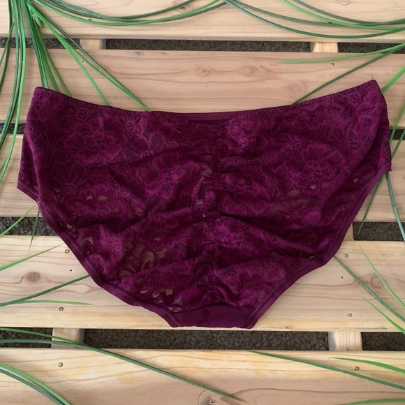 🚨SOLD🚨Maroon Scrunched Butt Floral Lace Panty - Picture 2 of 2